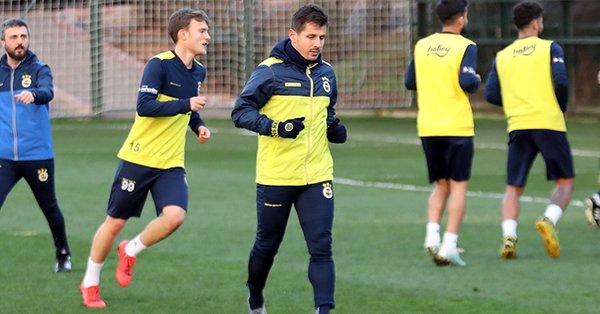 Fenerbahce De Surpriz Emre Belozoglu Son Dakika Fenerbahce Haberleri Fotograflari Fotomac