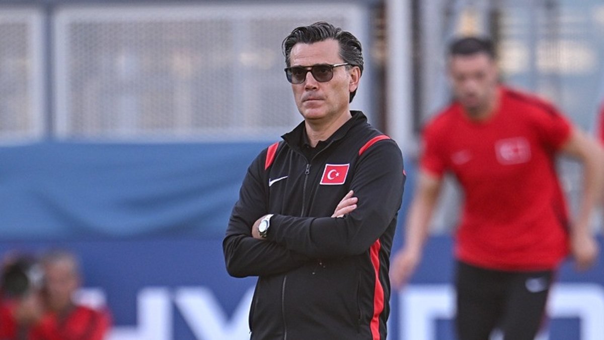 Vincenzo Montella'dan milli takım antrenmanında şık hareket!