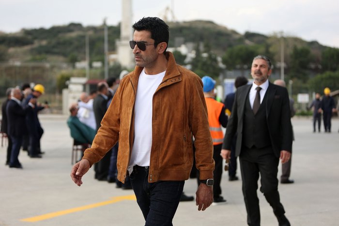 kenan-imirzalioglu-kimdir-nereli-kac-yasinda-boyu-kac-hayati-ve-kariyeri-1768288124844.jpg Kenan İmirzalıoğlu A.B.İ. ile ekranlara dönüyor!