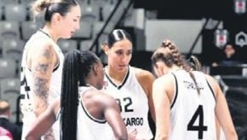 Dişi kartal potada galip