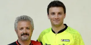 Baba-oğul maçtan sonra fotoğraf çektirdi