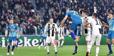 Ronaldo lifts Juventus to Champions League quarters