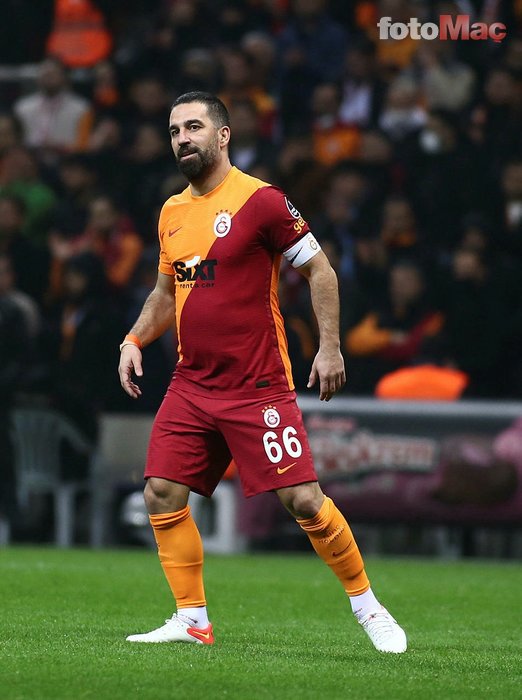 GALATASARAY HABERİ: Ahmet Çakar'dan çok konuşulacak sözler! "Arda Turan'ın futbol kariyeri bitti"