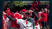 Paraguay maçı için toplanmaya başlayan taraftarlarımızdan Filistin'e destek!