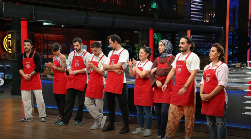 -masterchefte-kaptanlik-duellosunu-kim-kazandi-5-ekim-mavi-takim-kaptani-kim-oldu-mavi-ve-kirmizi-takim-yarism-1759730952339.png