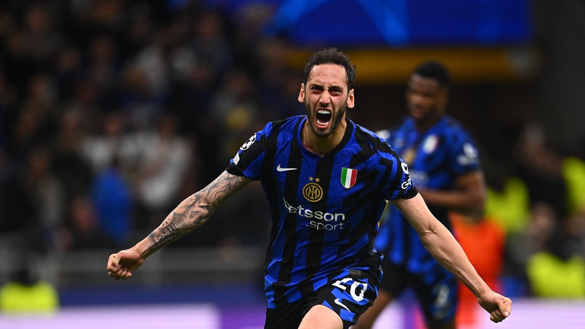 İşte Hakan Çalhanoğlu'nun Barcelona'ya attığı gol! Fark 2'ye böyle çıktı İşte Hakan Çalhanoğlu'nun Barcelona'ya attığı gol! Fark 2'ye böyle çıktı