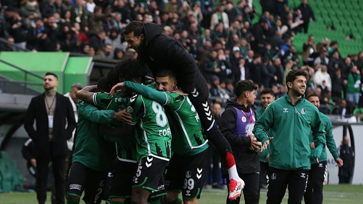 Sakaryaspor evinde son dakika golüyle kazandı!