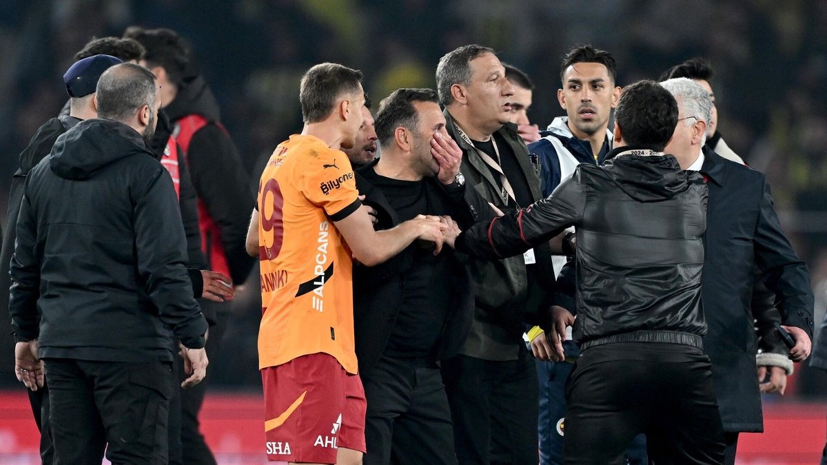 GALATASARAY HABERLERİ - Metin Öztürk Okan Buruk'un Mourinho'ya ne söylediğini açıkladı! GALATASARAY HABERLERİ - Metin Öztürk Okan Buruk'un Mourinho'ya ne söylediğini açıkladı!