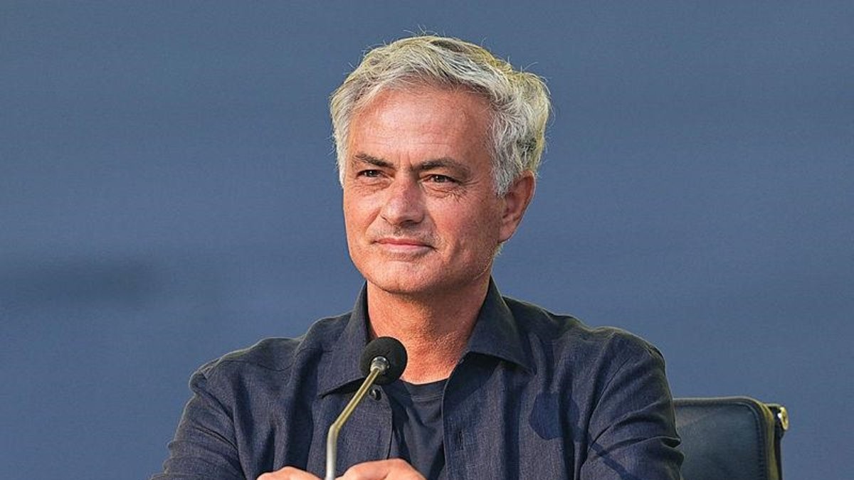 Fenerbahçe'den Jose Mourinho sonrası ilk bomba transfer! Fenerbahçe'den Jose Mourinho sonrası ilk bomba transfer!