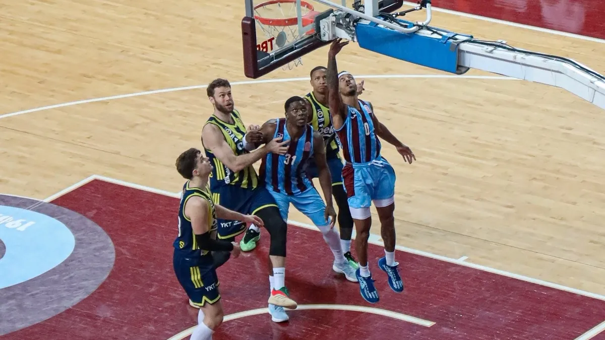 Trabzonspor evinde Fenerbahçe Beko’yu devirdi!