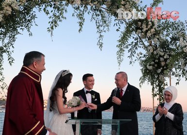 Mesut Özil ve Amine Gülşe evlendi! Başkan Erdoğan nikah şahidi oldu...