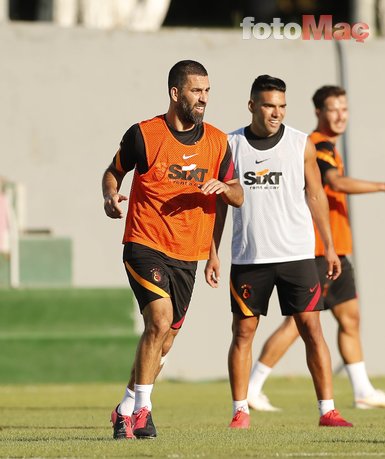 Galatasaray’da yeni transferler ilk idmanına çıktı