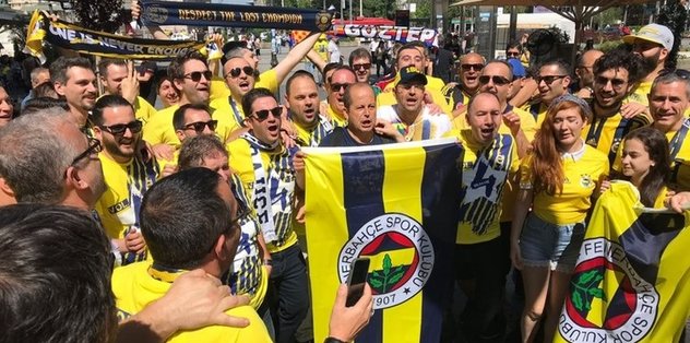 <a href="/index/fenerbahce?id=9316178f-018b-4b4e-b0de-2d6a0a877665" class="" rel="tag">Fenerbahçe</a> ve Zalgiris taraftarları <a href="/index/belgrad?id=24133cac-24c4-4792-9aee-b7a3d218e596" class="" rel="tag">Belgrad</a>'ı inletti