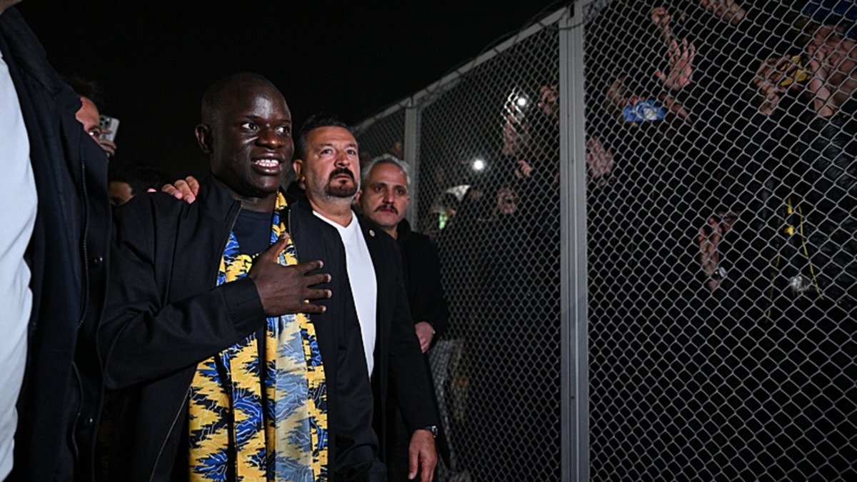 N'Golo Kante Fenerbahçe için İstanbul'a geldi! Taraftar havalimanına akın etti
