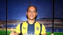 Carlos imzayı attı