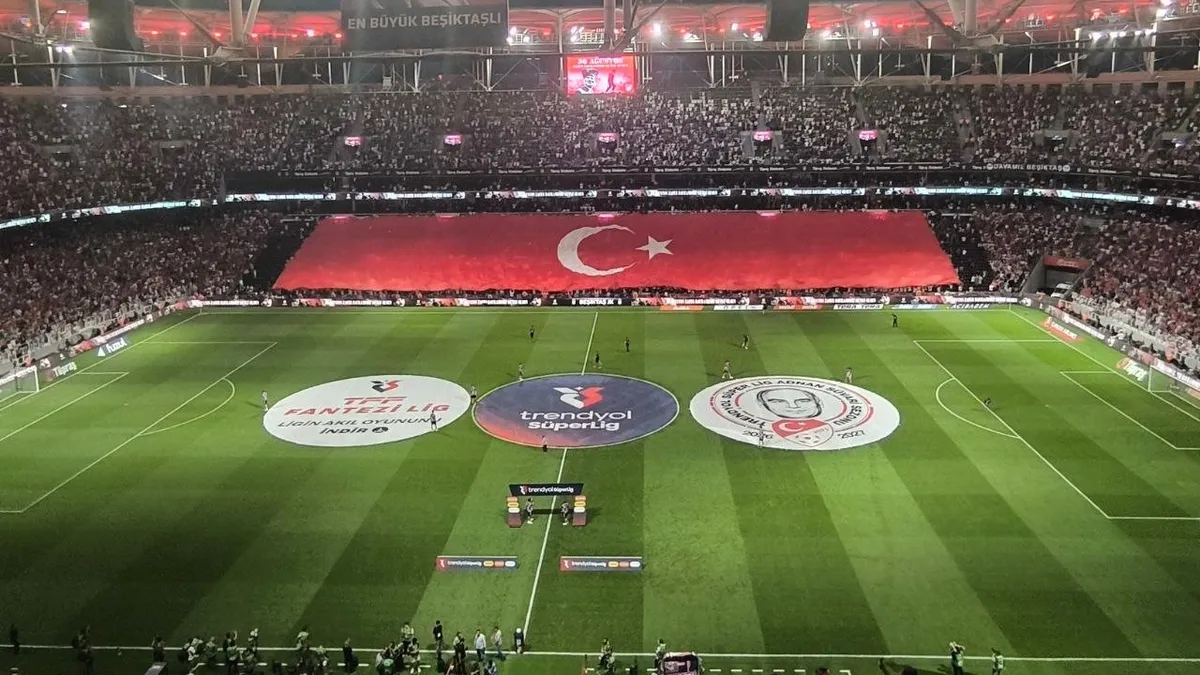 Beşiktaş tribünlerinde 30 Ağustos coşkusu