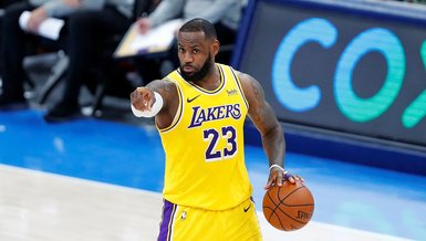 LeBron James 2 yıl daha Los Angeles Lakers'ta