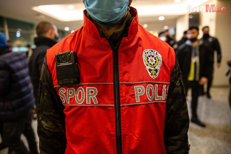 İşte statlardaki polislerin VAR odası görüntüleri!