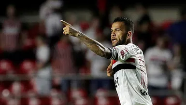 Dani Alves ameliyat oldu!