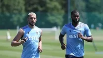 İki futbolcu kampta