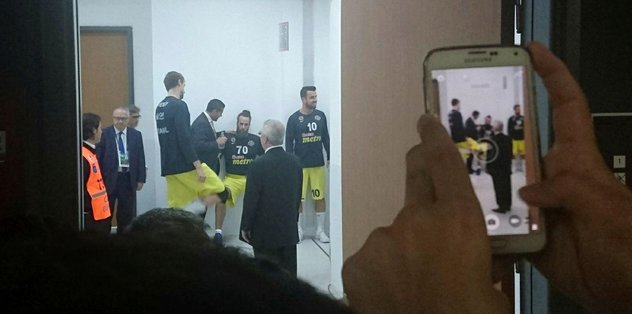 Yıldırım soyunma odasında başarı diledi