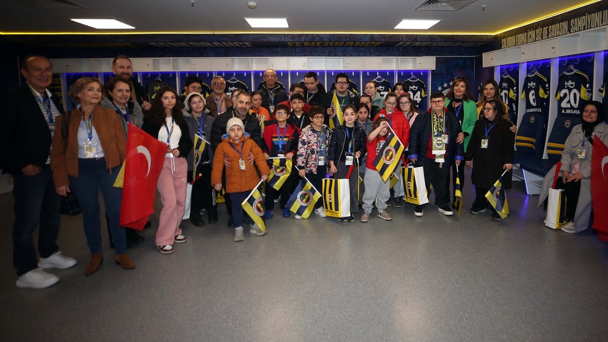 Fenerbahçe 23 Nisan'da özel çocukları ağırladı