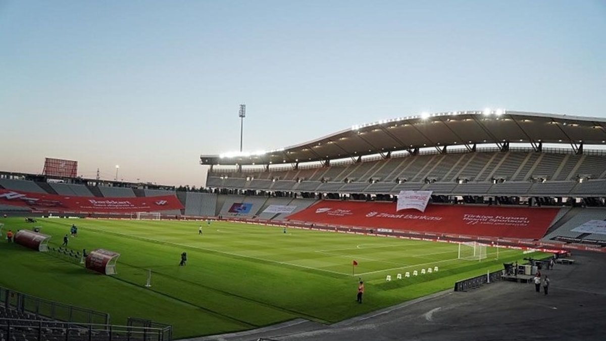 Taraftarlara tribün jesti