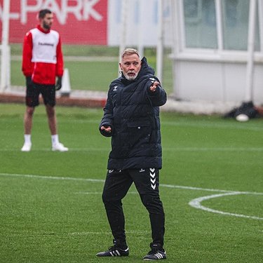 Thorsten Fink: Sahada iyi bir takım olacak