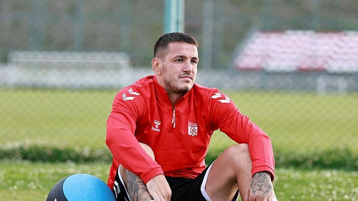 Sivasspor'da Rey Manaj şoku! Kamptan ayrıldı