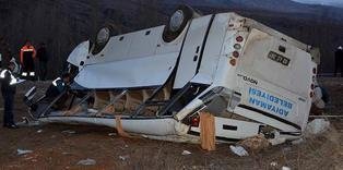 Adıyamanlı hentbolcular kaza geçirdi: 2 kişi öldü