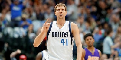 Mavericks, Nowitzki ile "devam" dedi