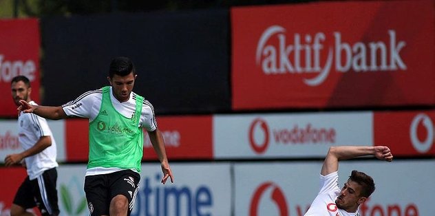Sağanak yağmur altında çalıştılar