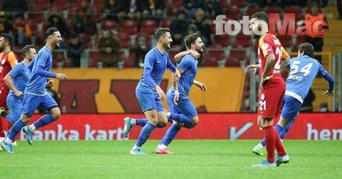 Galatasaray’a bir şok da transferden! Fenerbahçe...