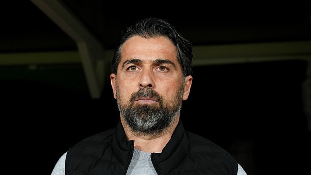 İlhan Palut: Karakterli bir futbol oynamalıyız
