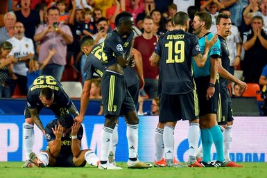 Cristiano Ronaldo kırmızı kart gördü, gözyaşlarını tutamadı!
