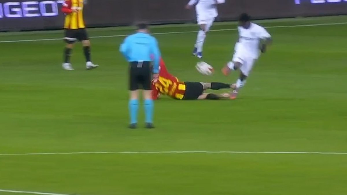 Zecorner Kayserispor-Trabzonspor maçında kırmızı kart çıktı! İşte o pozisyon