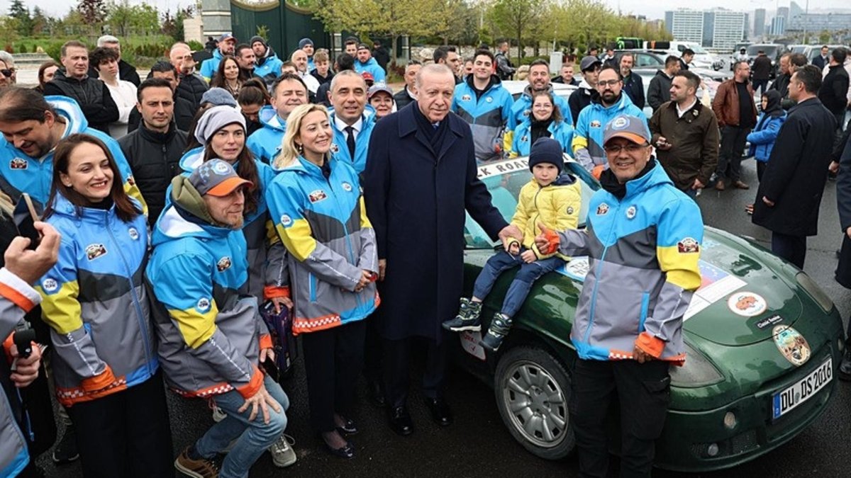 Başkan Recep Tayyip Erdoğan ralli grubunu uğurladı
