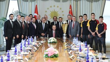Başkan Erdoğan şampiyon G.Saray'ı kabul etti
