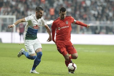 Beşiktaşlı futbolcu Oğuzhan Özyakup, Demet Özdemir’i unutamadı