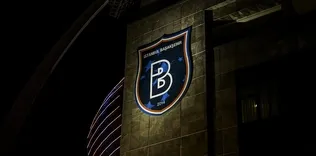 Süper Lig’in yıldızı resmen imzayı attı!
