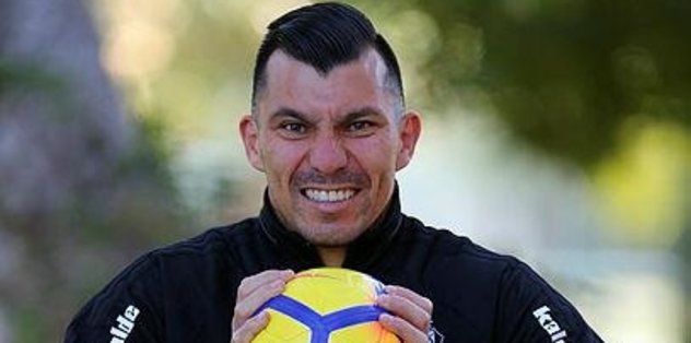 Medel gençlere sinirlendi