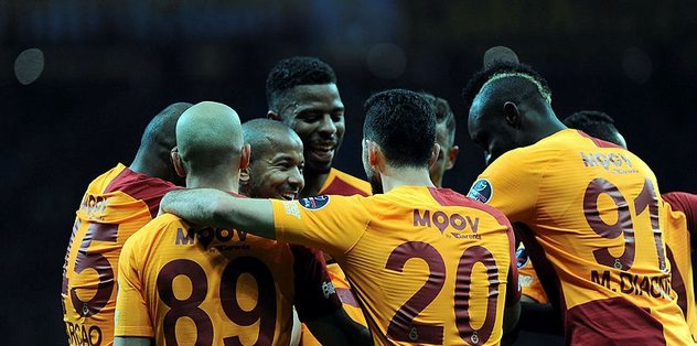 Hakem Emre Akbaba'ya bilerek mi kırmızı kart vermedi?