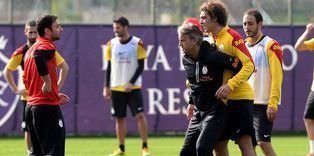 Muslera antrenmana katılmadı