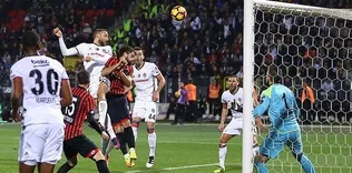 Siyah beyazlılar galibiyette açık ara önde