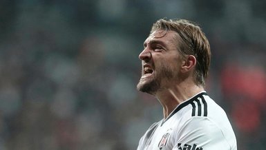 Caner engelleri kaldırdı