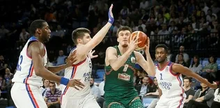 A.Efes seride 1-0 öne geçti