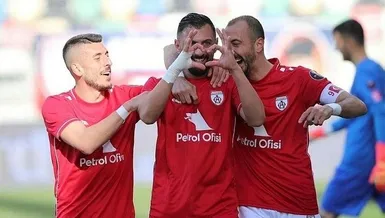 Altınordu’nun golcüsü Ali Özgün parlıyor