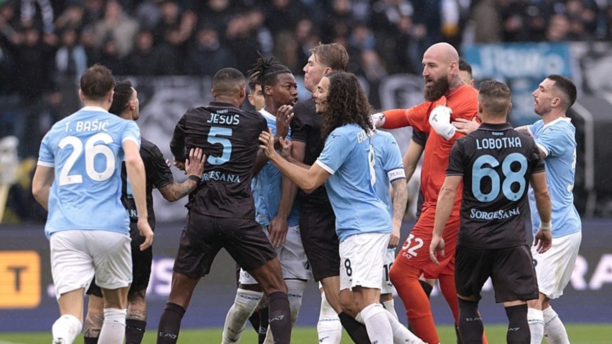 Napoli Olimpico’da kazandı!