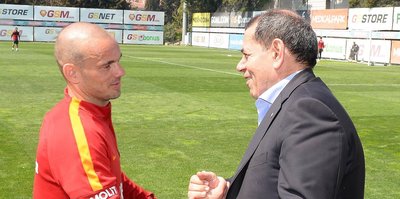 Özbek de antrenmanı takip etti