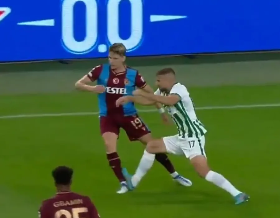 Ferencvaros Trabzonspor maçında kırmızı kart çıktı! - 2
